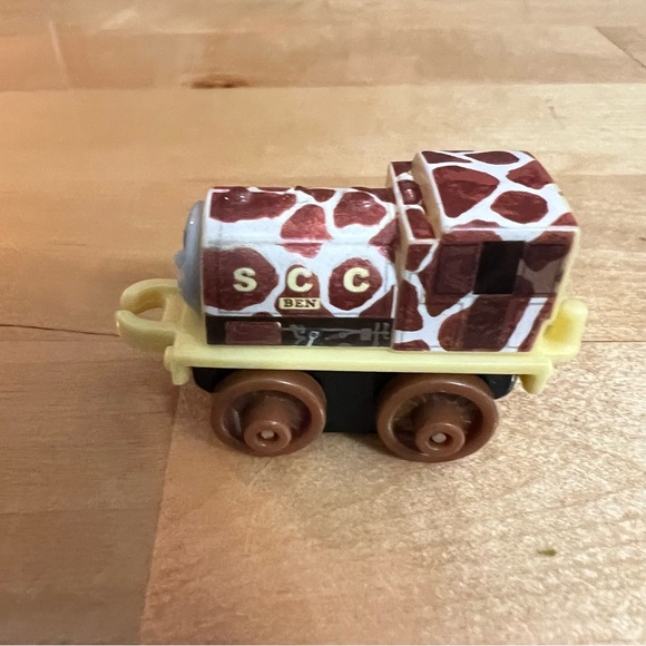 Thomas the Train Minis Open Blind Bag Lot: Peacock Millie & Giraffe Animal Ben - Picture 3 of 9